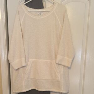 Liz Claiborne Cream Sweatshirt